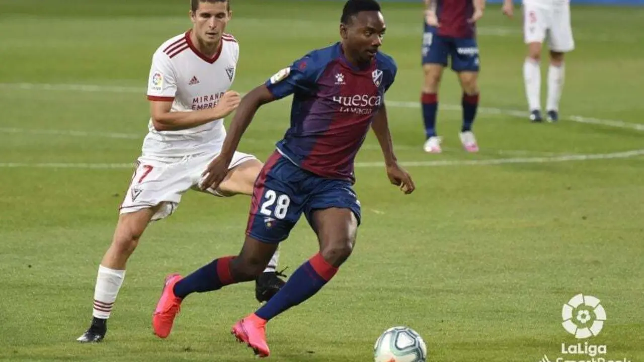 Nwakali durante un SD Huesca - Mirand&eacute;s | Foto: LaLiga