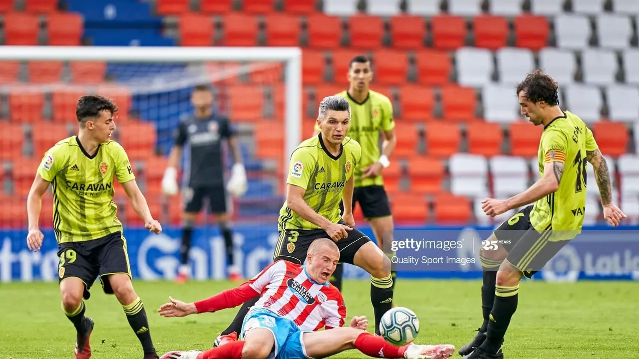 Dani Torres disputa los primeros minutos del regreso a LaLiga en el Anxo Carro. Foto: Jose Manuel Alvarez/ Getty Images 
