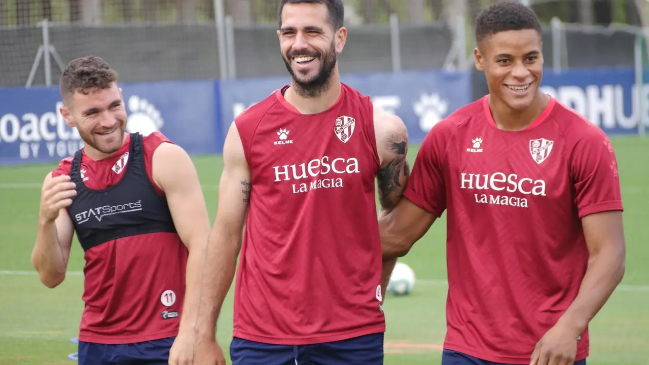 Los jugadores del Huesca en un entrenamiento en junio