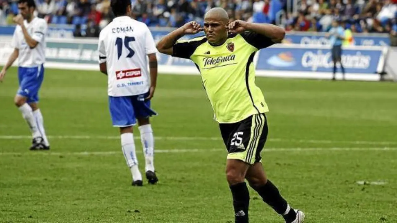 'Chupete' Suazo celebra su gol en Tenerife en 2010. Foto: Miguel Barreto/ACAN