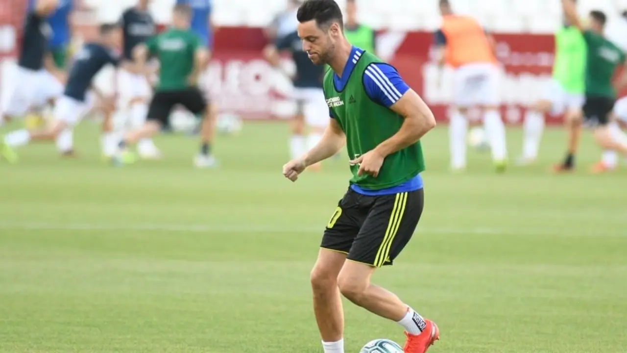 Burgui realiza un ejercicio de calentamiento antes de enfrentarse al Albacete BP. Foto: Real Zaragoza