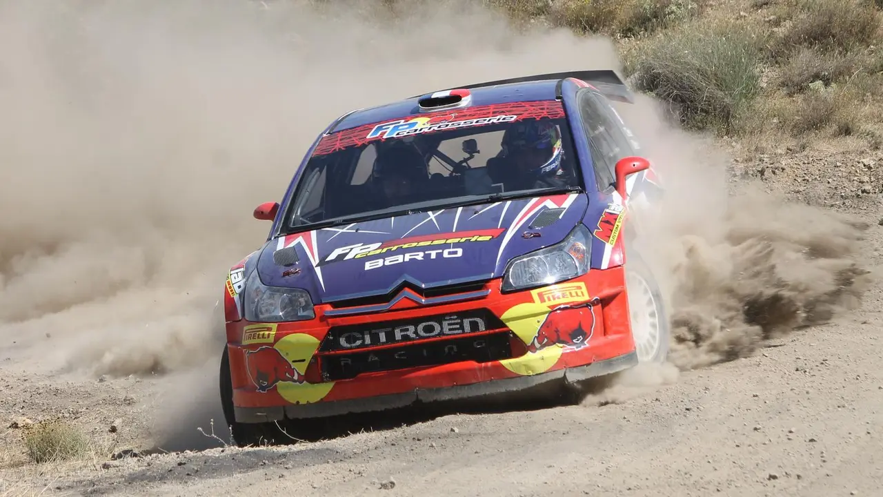 Cyrille-Benoit, en la imagen, en uno de los tramos del rally de tierra Villa de Utrillas. Foto: FADA