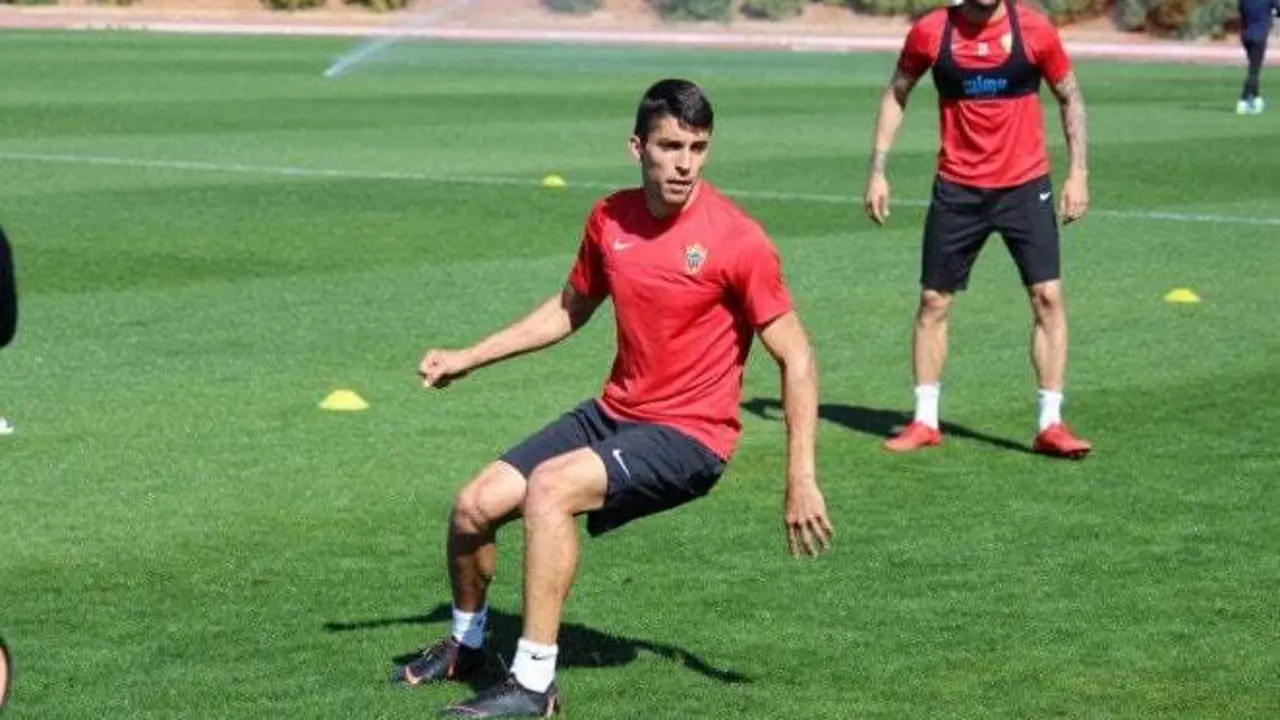 Dar&iacute;o Guti entrenando con el Almer&iacute;a. | Foto: UD Almer&iacute;a