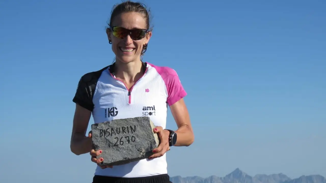 Virginia P&eacute;rez, feliz en la cima del pico Bisaur&iacute;n. Foto: Cedida