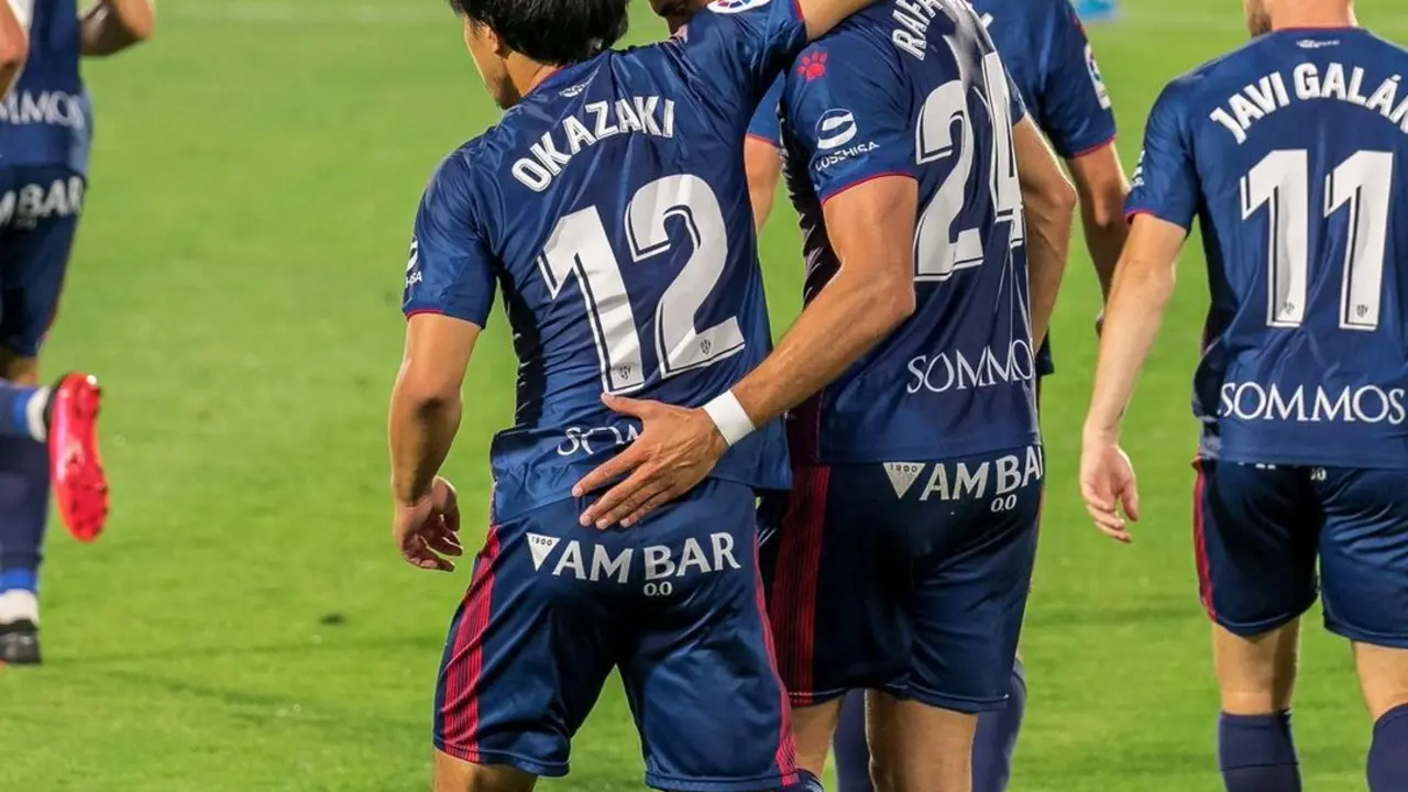 Okazaki y Rafa Mir anotaron en el choque. 