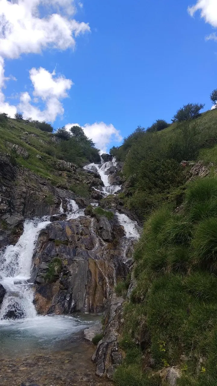 Cascada de Otal, que es la mitad de la ruta. A partir de all&iacute; toca regresar para completar la excursi&oacute;n. Foto: Sportaragon