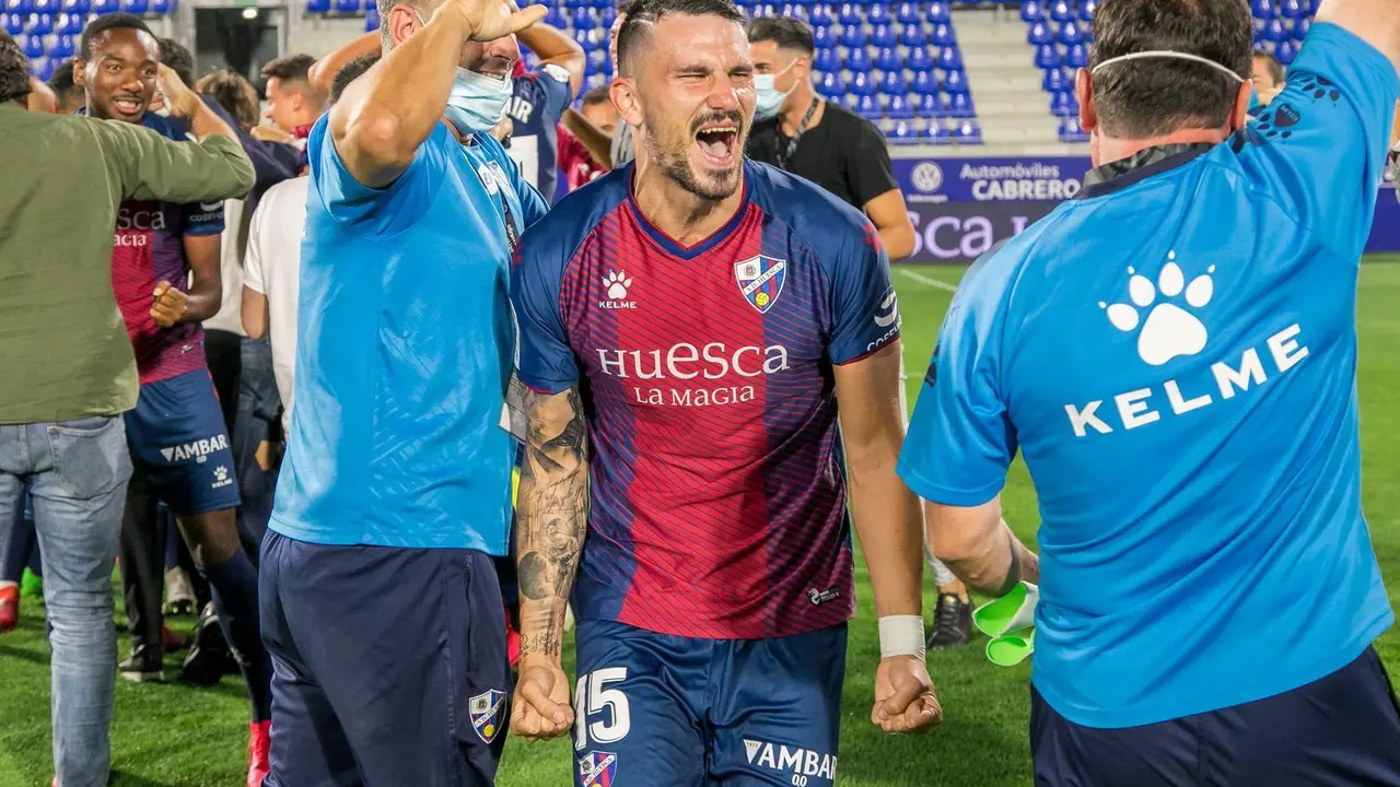 Datkovic celebrando el ascenso. | Foto: SD Huesca
