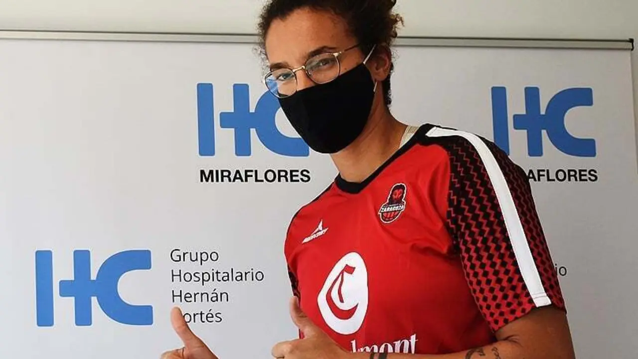 Laura Nicholls, en las pruebas m&eacute;dicas. Foto: Basket Zaragoza