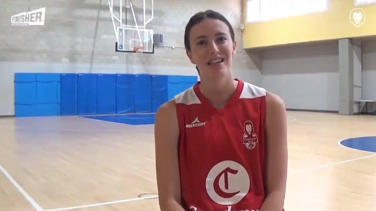 Aina Ayuso, en el fotograma del v&iacute;deo de Casademont Zaragoza