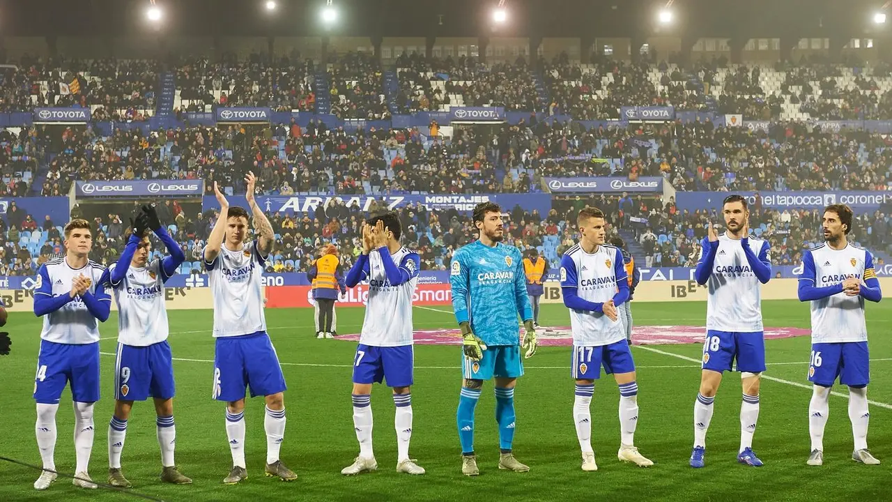 La plantilla del Real Zaragoza, antes de un partido en casa. Foto: Real Zaragoza