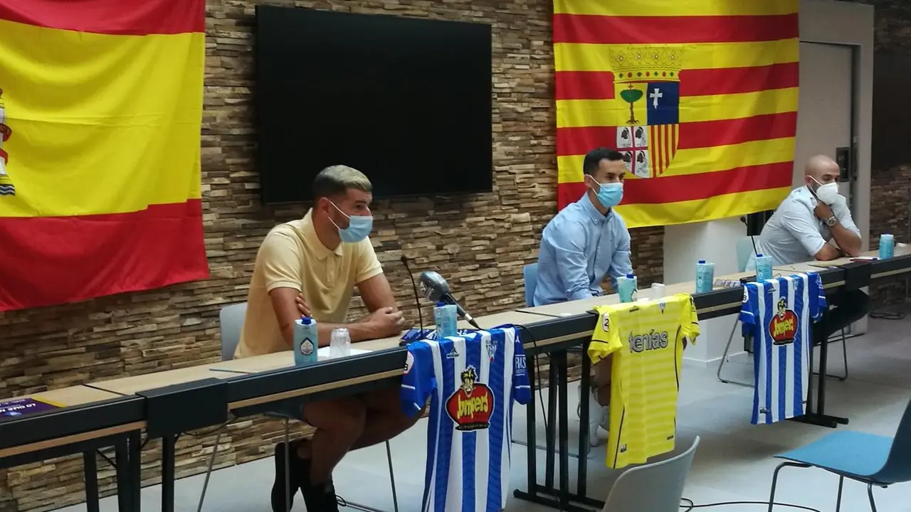 Javi &Aacute;lamo y Miguel Linares en su presentaci&oacute;n con la SD Ejea. Foto: @AupaEjea