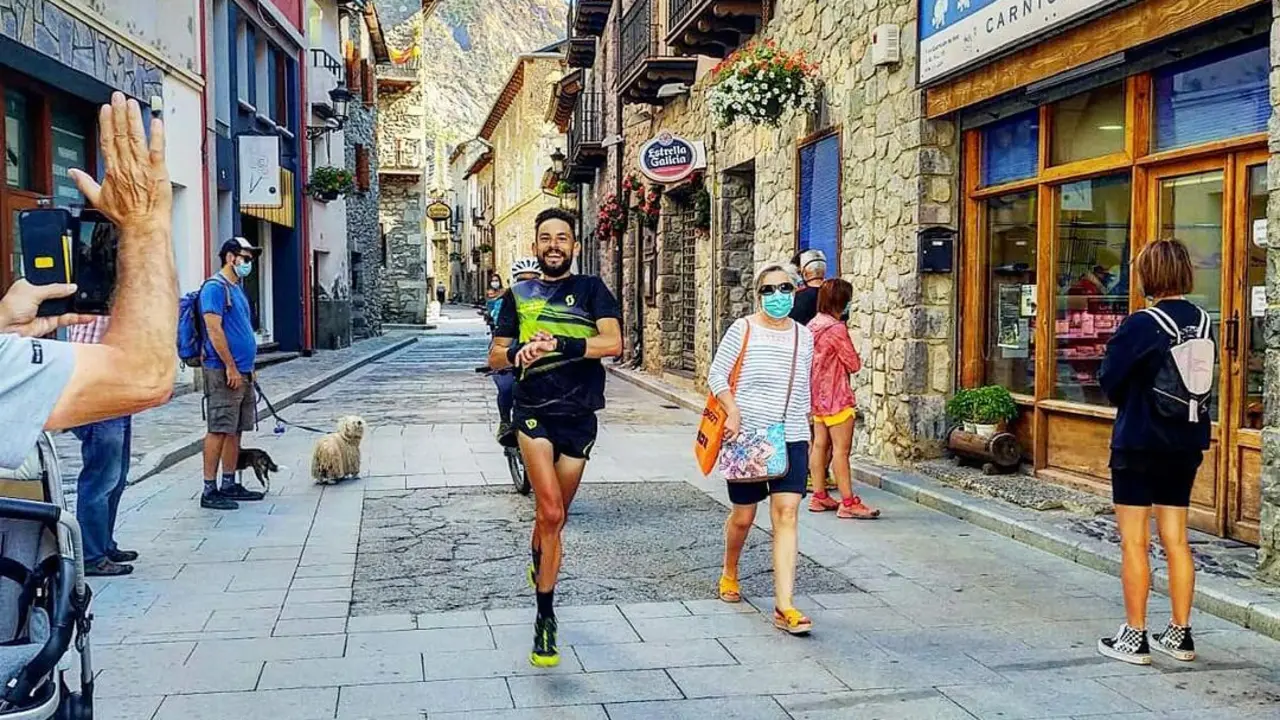 Borja Fer&aacute;ndez muestra su felicidad consciente de que la nueva marca de la Benasque-Aneto-Benasque es suya. Foto: Cedida