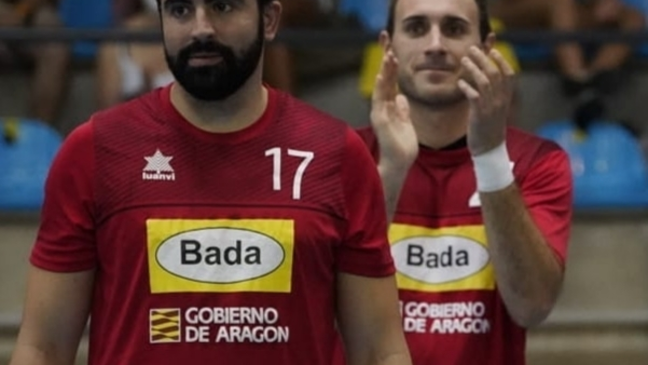 &Aacute;lex Marcelo y Oier, capitanes del Bada Huesca. Foto: Cedida