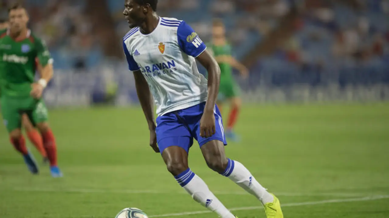 Bikoro con la camiseta del Real Zaragoza.