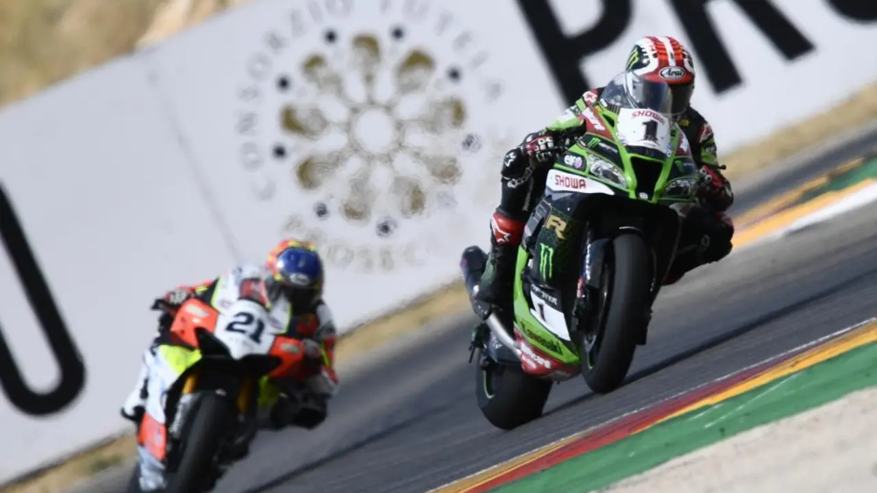 El duelo entre Rea y Rinaldi capitaliz&oacute; la segunda carrera de WorlssSBK de MotorLand. Foto: Cedida