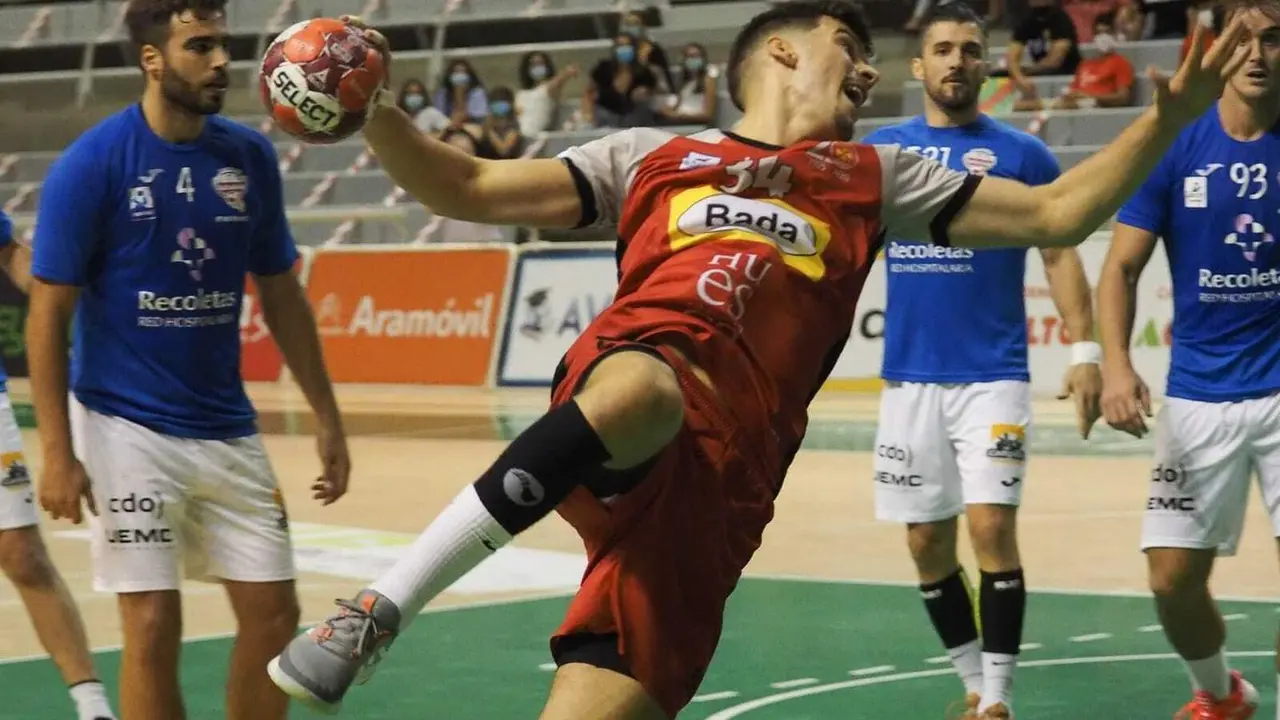 Malo, en la imagen, en el partido de la pasada temporada contra el Valladolid. Foto: C.Pascual