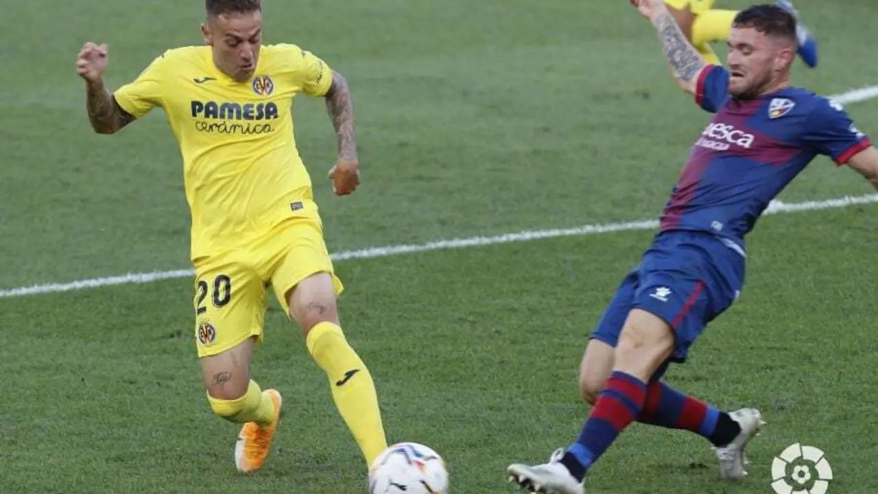 Gal&aacute;n pugna con un adversario I Foto: La Liga