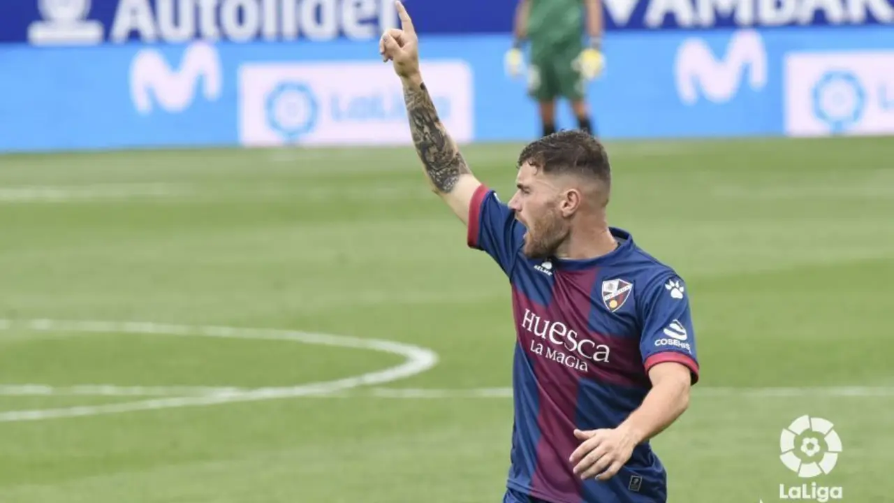 Gal&aacute;n marcando una jugada. | Foto: LaLiga