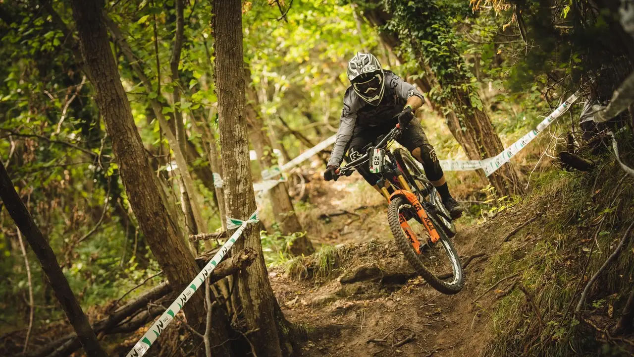 Gabi Torralba durante un descenso en Italia. Foto: Abelleira