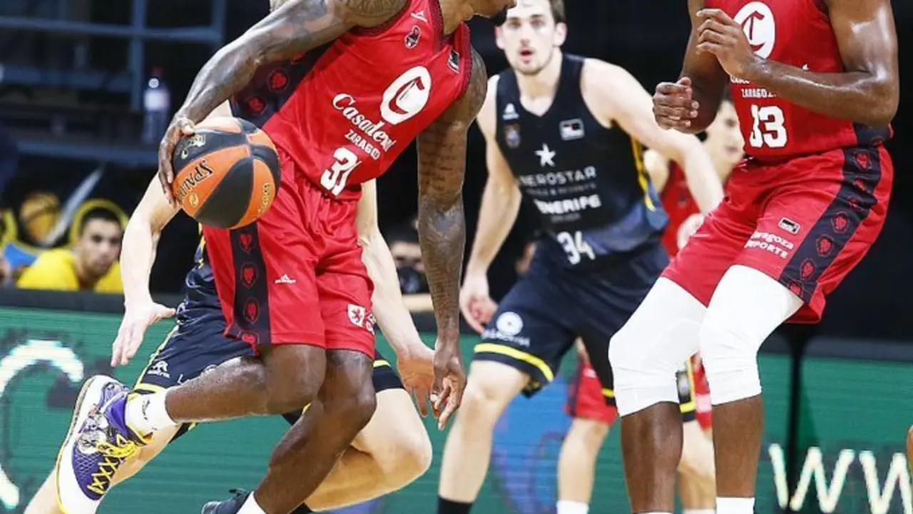 Dylan Ennis en el partido disputado esta tarde ante Iberostar Tenerife |FUENTE: Basket Zaragoza