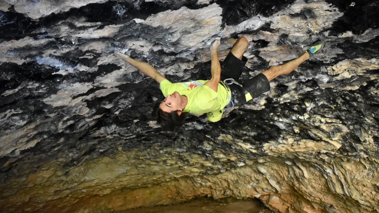 Dani Fuertes progresa en la Al&iacute; Bab&aacute; para firmar el 9 b, primer aragon&eacute;s en conseguirlo. Foto: Cedida