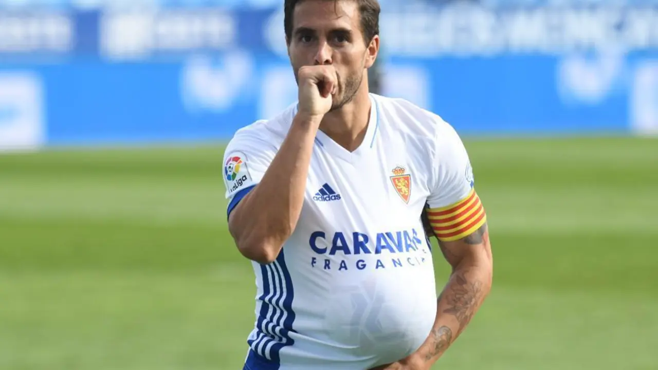 Javi Ros, celebrando un gol con el Real Zaragoza | Foto: RZ