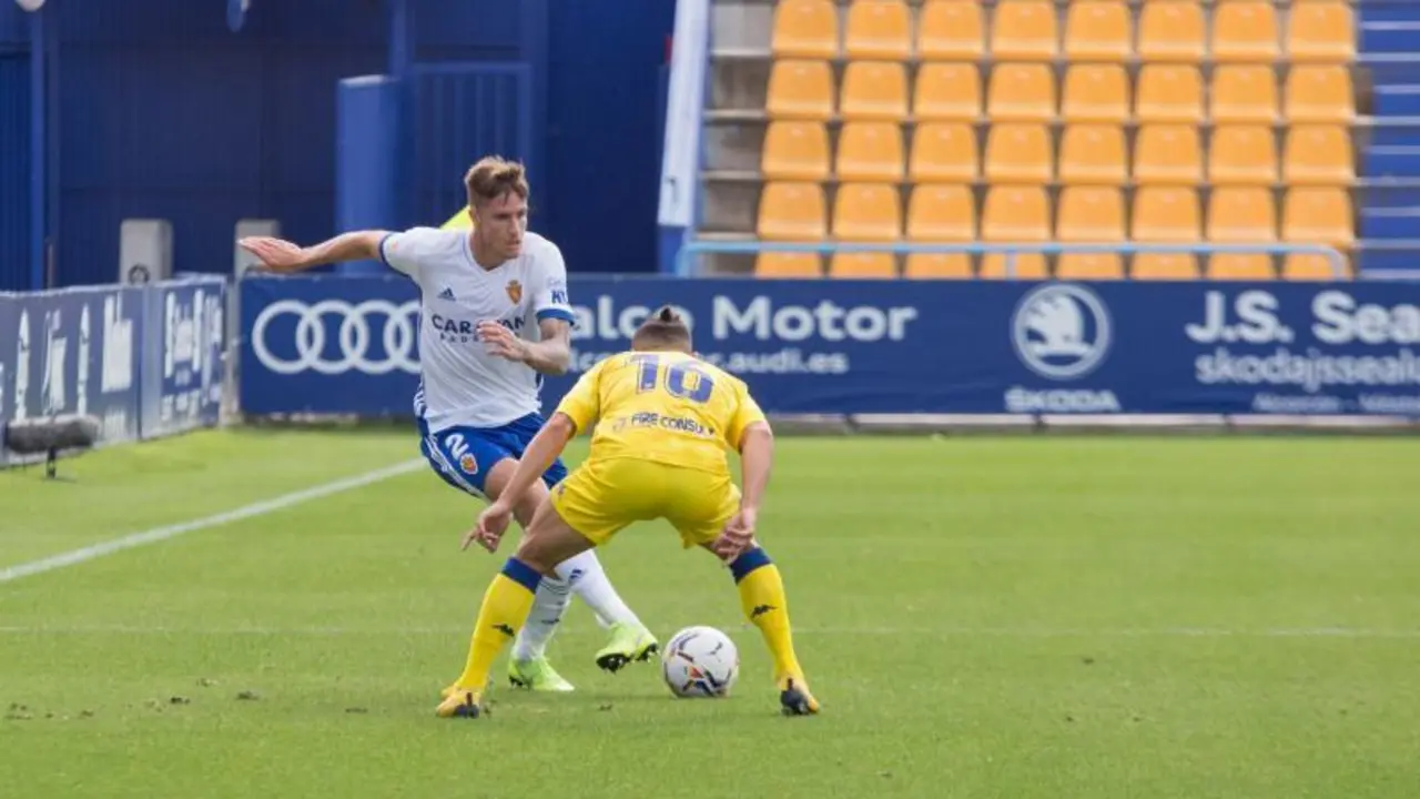 Carlos Vigaray en una jugada en el partido ante la AD Alcorc&oacute;n en Santo Domingo. Foto: Real Zaragoza