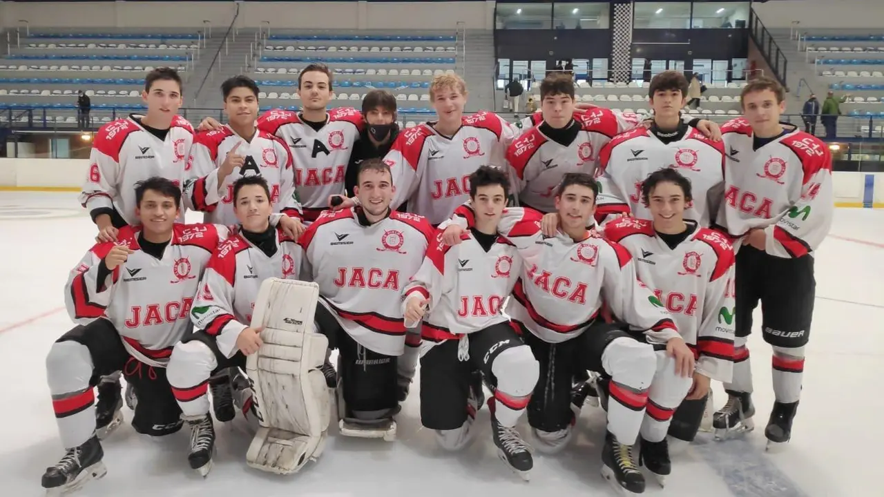 Los sub 20 del CH Jaca, en la imagen, s&iacute; jugaron y ganaron en San Sebasti&aacute;n al Txuri. Foto: CH Jaca
