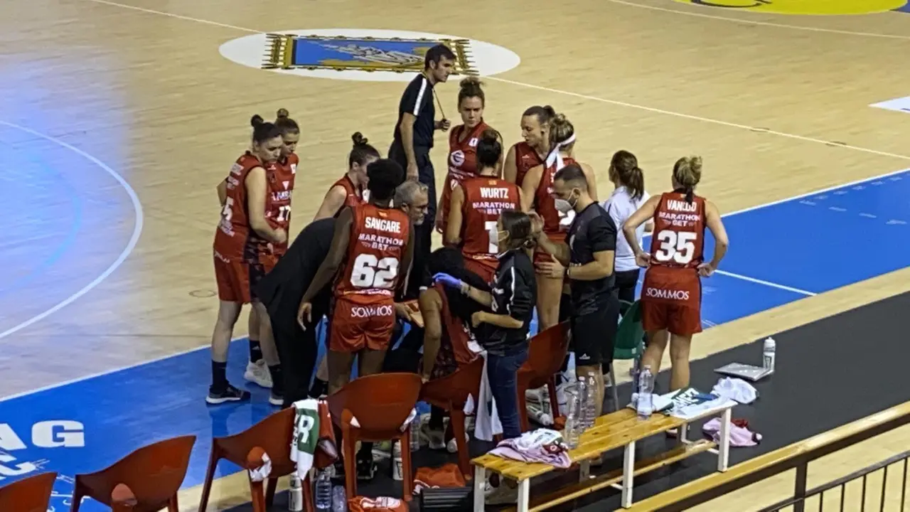 El equipo, en un tiempo muerto. Foto: Casademont Zaragoza