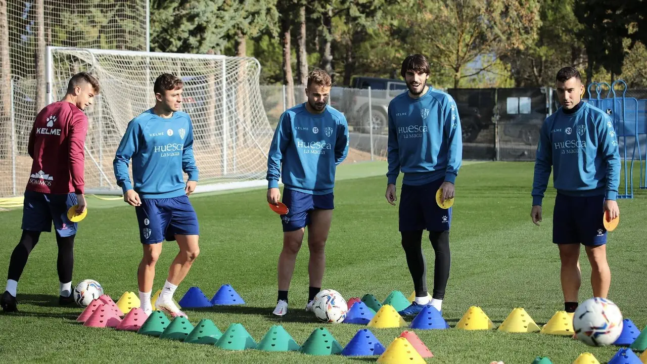 Los jugadores azulgranas recuperan tono. | Foto: SD Huesca