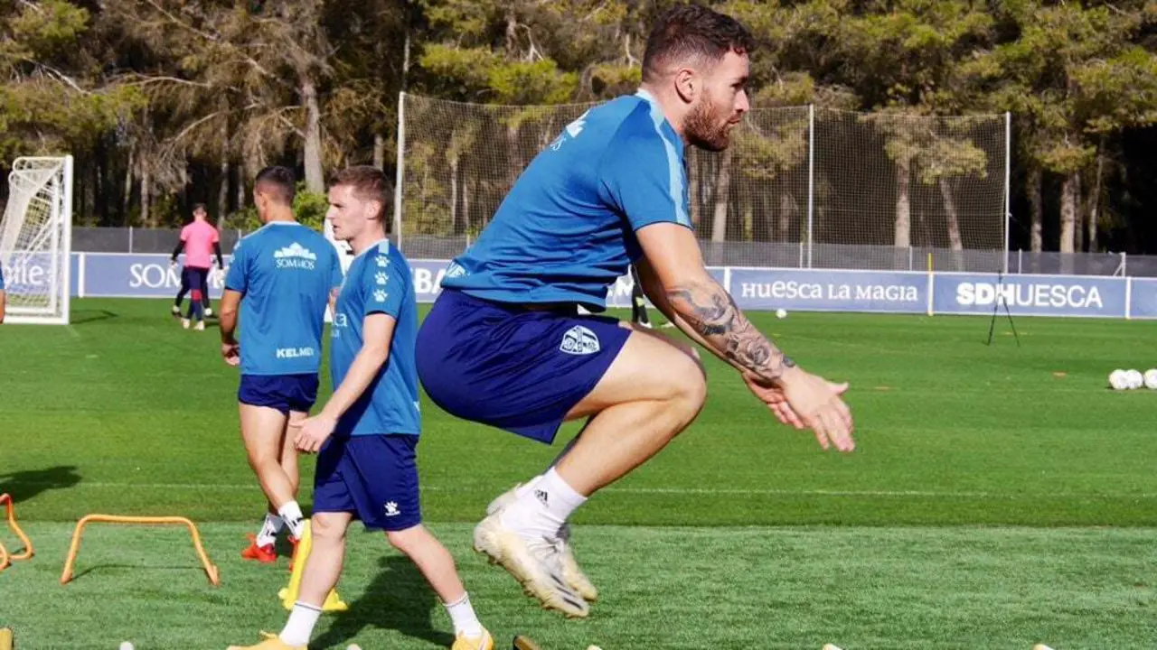 Javi Gal&aacute;n ejercit&aacute;ndose en el entrenamiento de la SD Huesca. Foto: SD Huesca