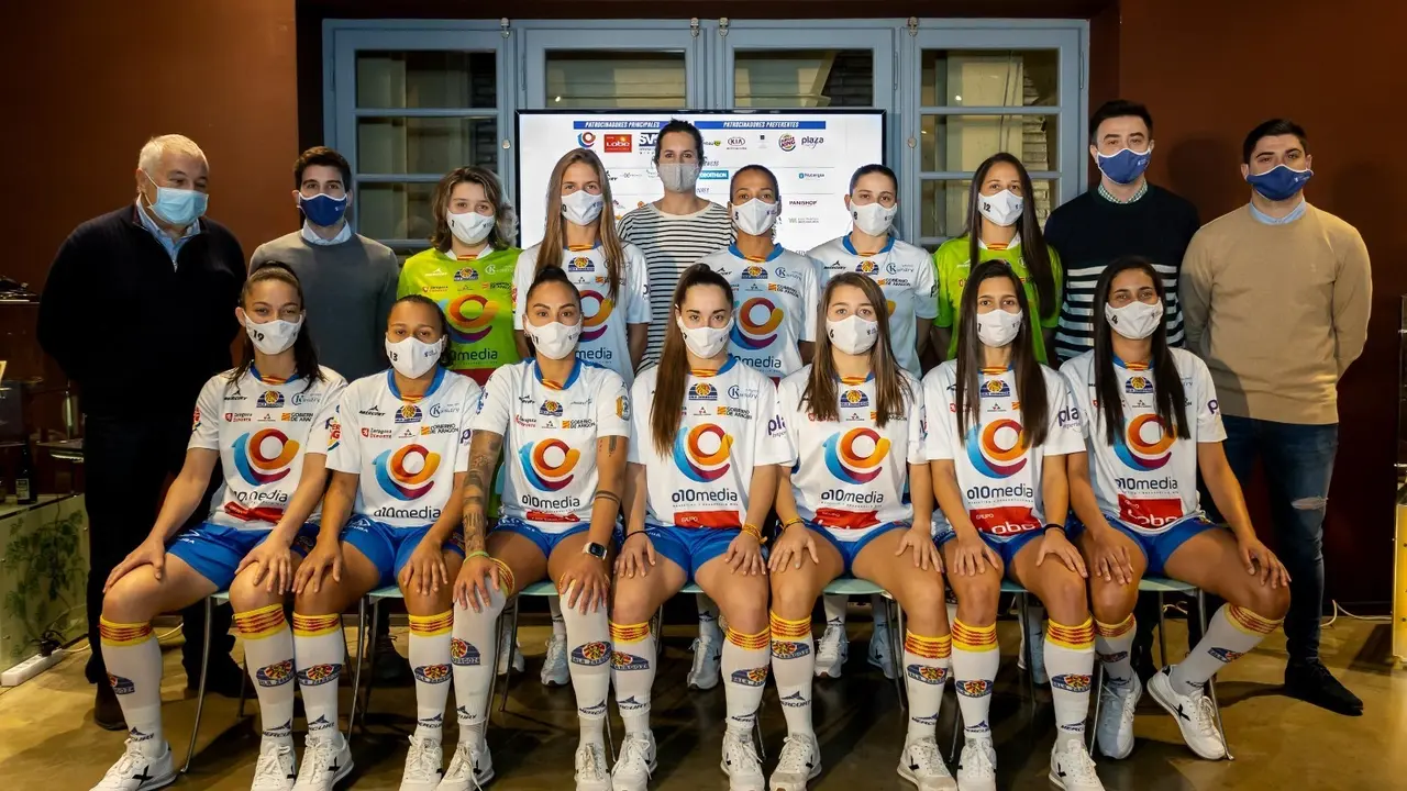 La plantilla, en el Espacio &Aacute;mbar. Foto: Ayuntamiento de Zaragoza