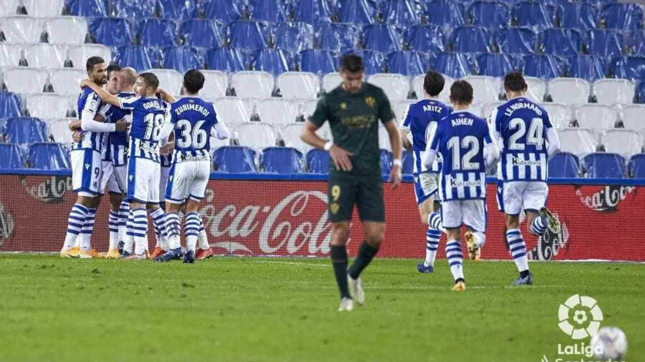 Jugadores de la Real Sociedad celebran el primer gol | Foto LFP