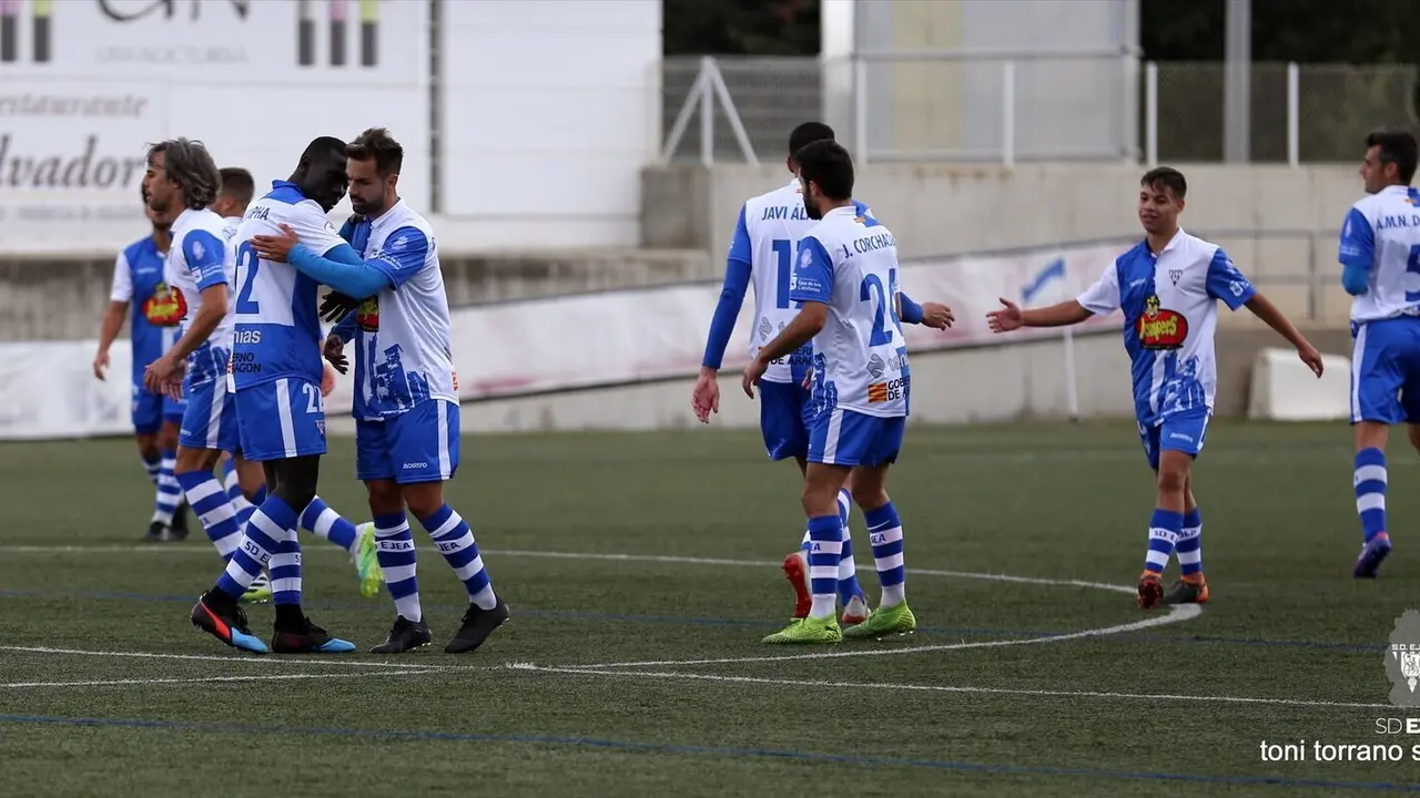 Imagen del empate del Ejea ante el Haro en el mes de octubre. Foto: @AupaEjea / Toni Torrano