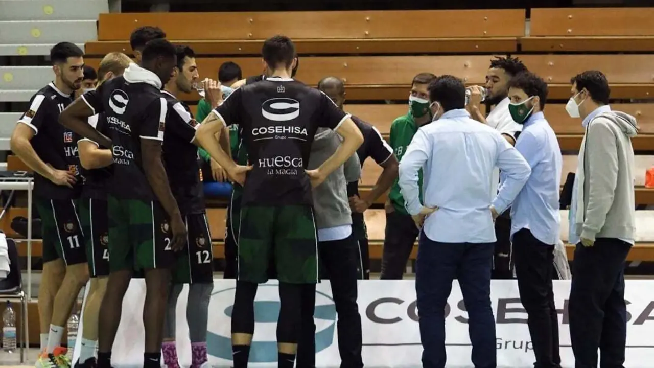 Tiempo muerto del Levitec Huesca en el partido contra el Murcia. Foto: C.Pascual