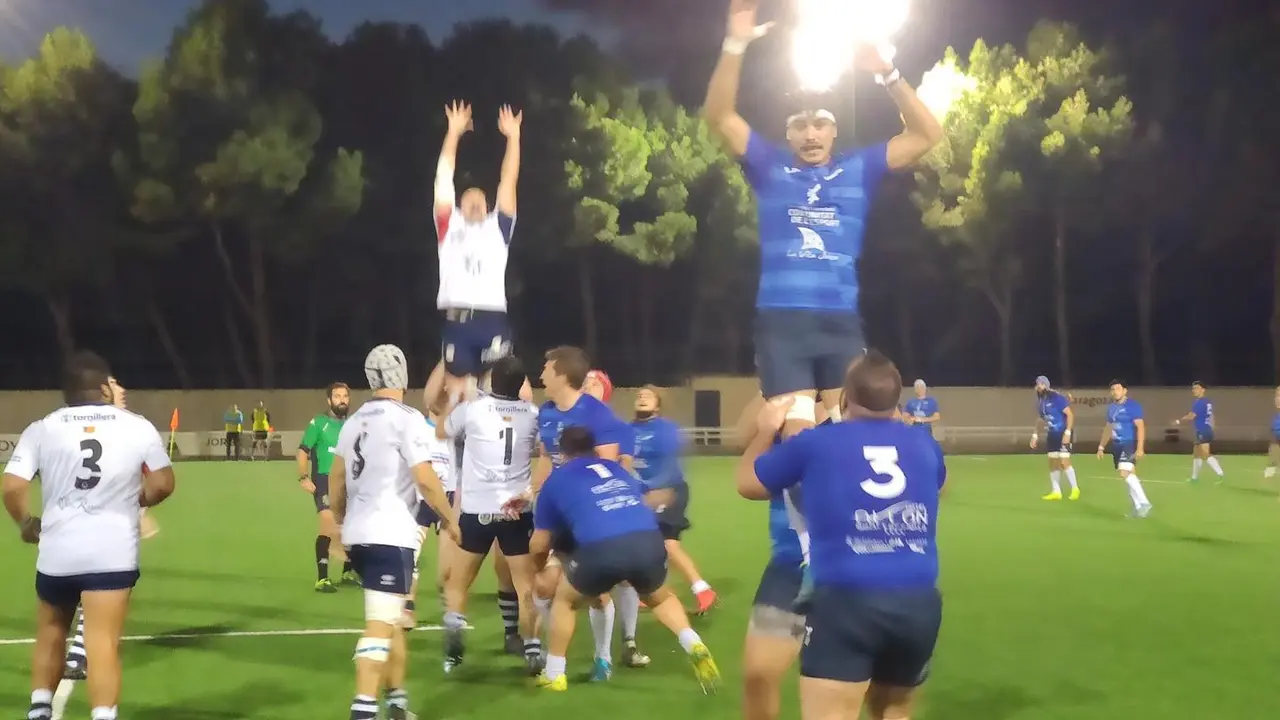 Imagen de una jugada del partido entre el F&eacute;nix y La Vila. Foto: Cedida