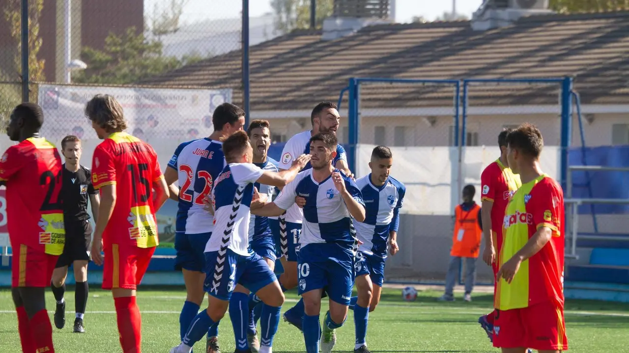 Jugadores del Ebro celebran el gol contra el Ejea de la primera vuelta | Foto: Rasmia Films, CD Ebro