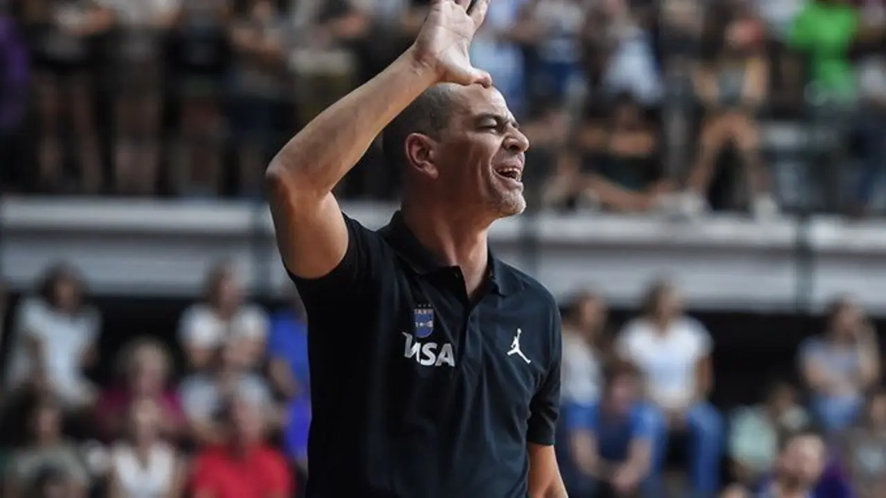 Sergio Hern&aacute;ndez, en un partido con Argentina.. |FUENTE: : FIBA