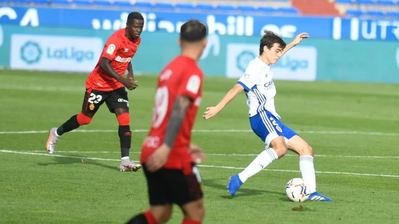 Francho Serrano en una jugada de ataque en su debut en Liga ante el RCD Mallorca. Foto: Real Zaragoza