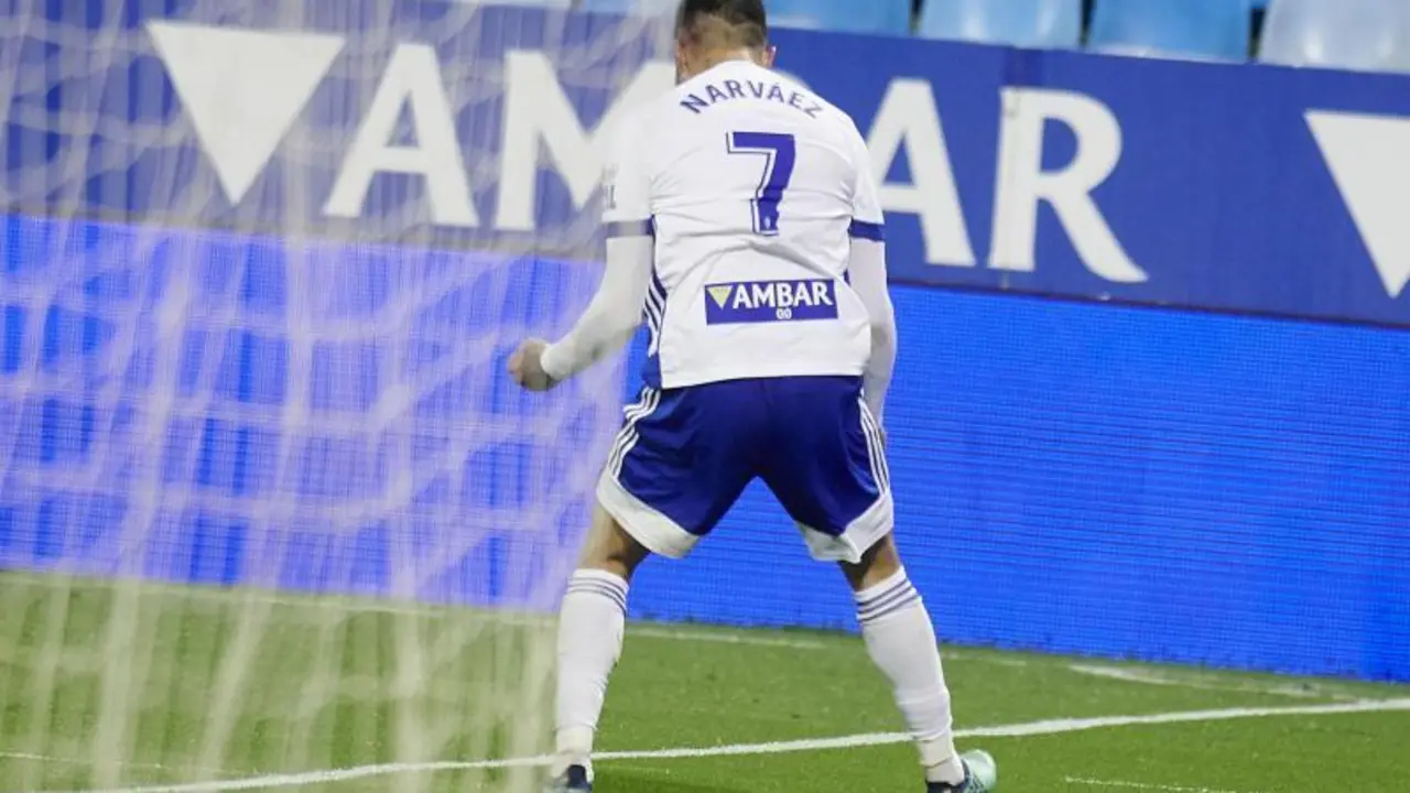 Celebraci&oacute;n de Narv&aacute;ez tras su segundo gol ante el Girona | Foto: Tino Gil, Real Zaragoza