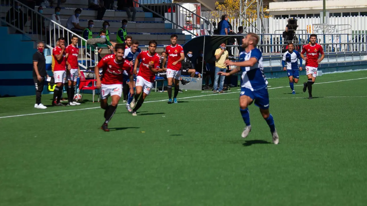 Imagen de un partido del Ebro, que desde este s&aacute;bado podr&aacute; contar con sus socios y abonados, exclusivamente, en la grada. Foto: CD Ebro