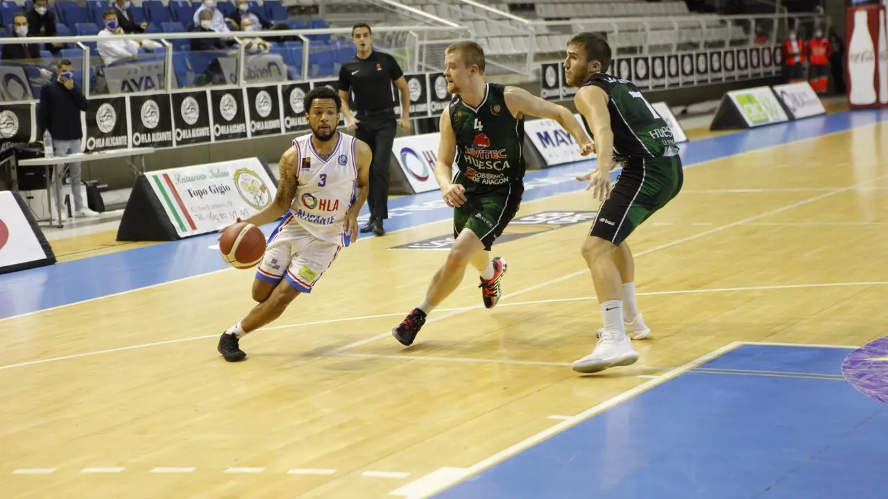 Round y Lafuente buscan cerrar el paso a Pitts, de Alicante. Foto: Cedida