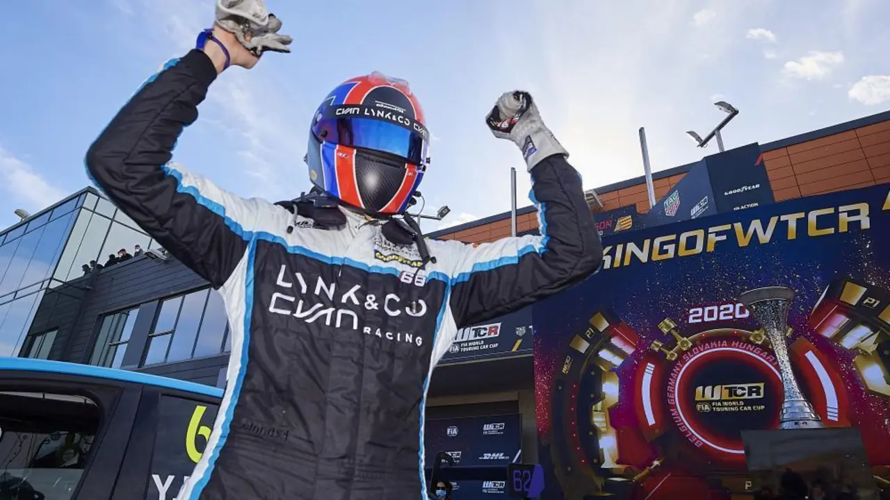 Yann Ehrlacher, vencedor del mundial de WTCR en MotorLand Arag&oacute;n. Foto: MotorLand