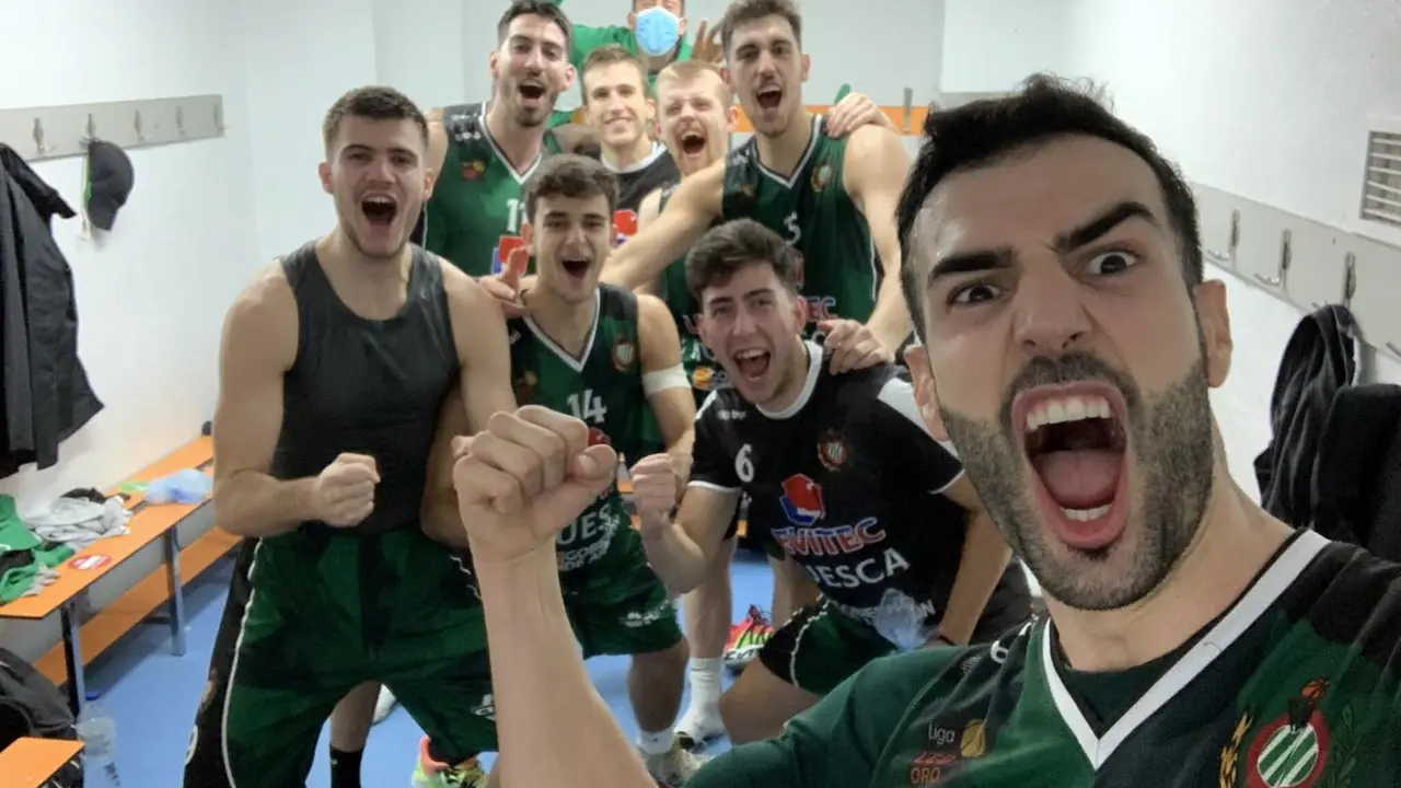 El Levitec Huesca quiere repetir esta foto para lo que ser&aacute; necesario ganar al Almansa. Foto de Luis Parejo en su perfil de Twitter @luis_parejo