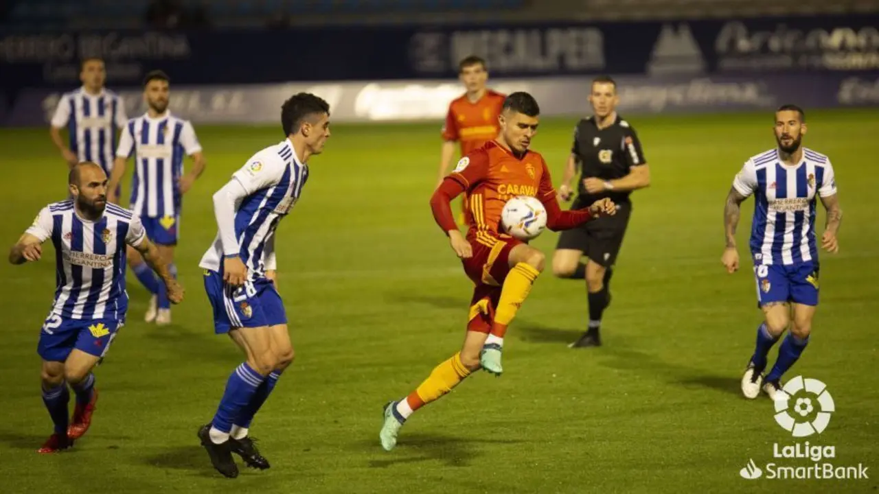 Narv&aacute;ez frente a la S.D Ponferradina | Foto: LFP