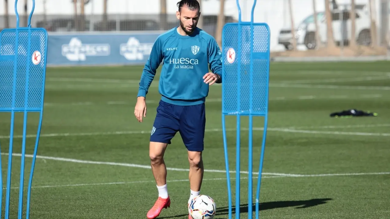 Gast&oacute;n Silva durante un entrenamiento. | Foto: SD Huesca