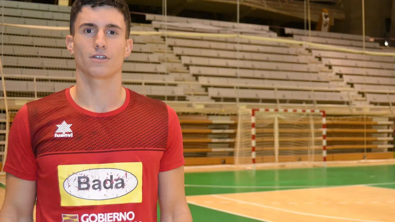 Sergio P&eacute;rez, central madrile&ntilde;o del Bada Huesca. Foto: Sportaragon