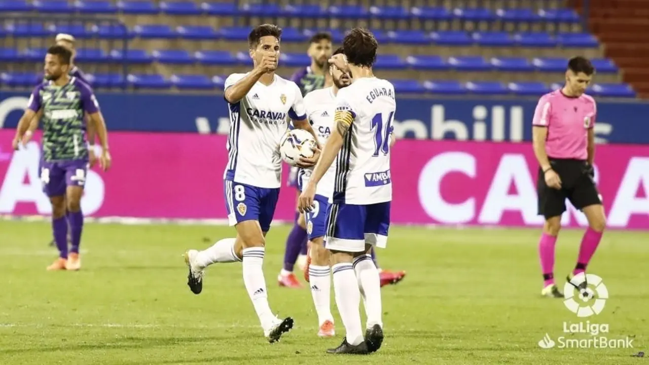 Adri&aacute;n Gonz&aacute;lez celebra su primer tanto con el Real Zaragoza ante el M&aacute;laga CF. Foto: Real Zaragoza