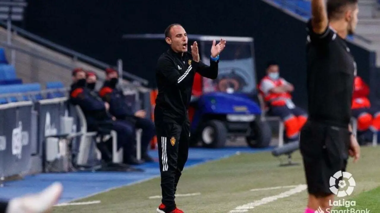 Iv&aacute;n Mart&iacute;nez cambi&oacute; el sistema en el RCDE Stadium. Fotograf&iacute;a: LaLiga SmartBank