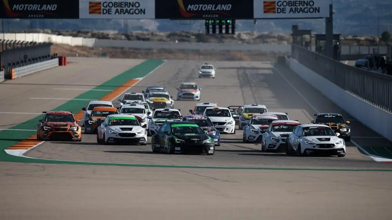 Imagen de una de las carreras celebradas hoy en el circuito MotorLand. Foto: MotorLand